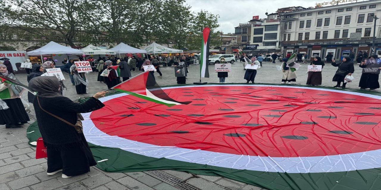 İHH Kadın Birimi, Gazze’ye Destek İçin İstanbul’da Eylem Düzenledi.