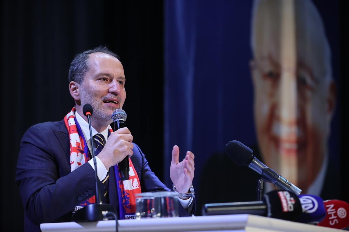 Yeniden Refah Partisi Genel Başkanı Erbakan, Niğde'de “Önce Millet” dedi