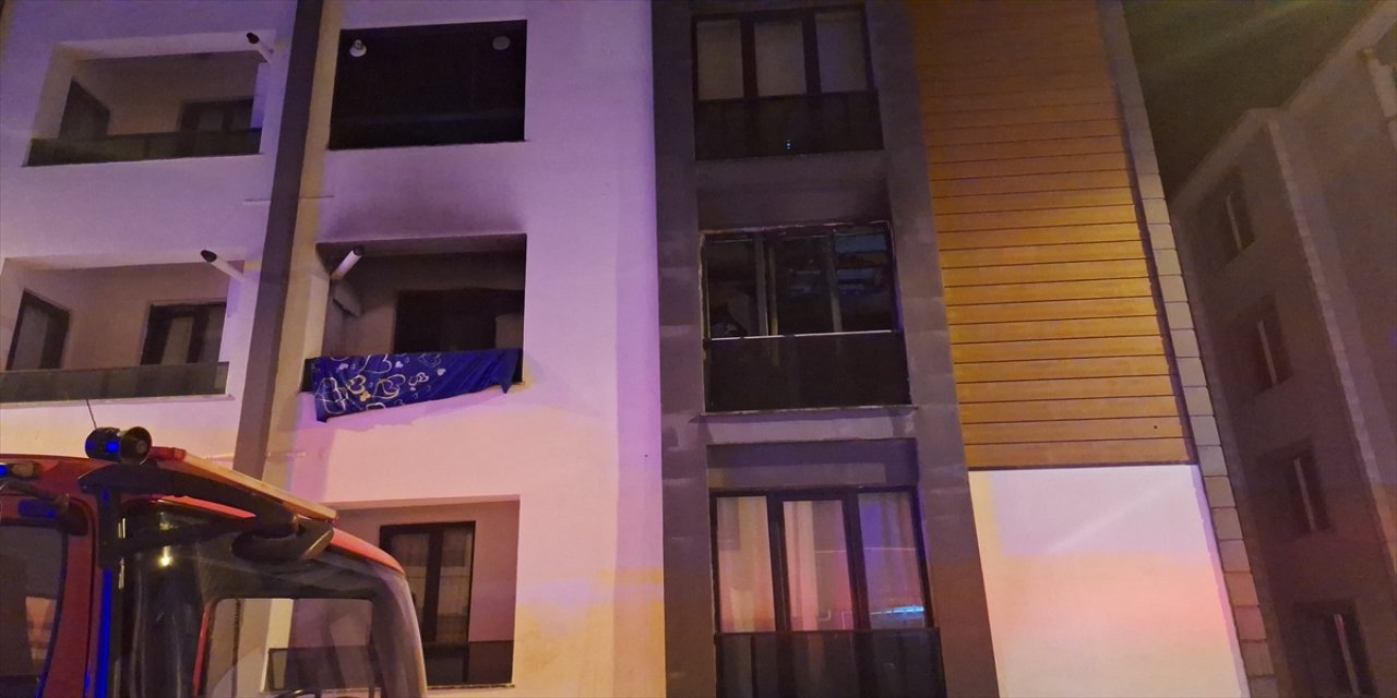 Samsun Bafra’da apartman dairesinde çıkan yangında 1’i çocuk 3 kişi dumandan etkilendi