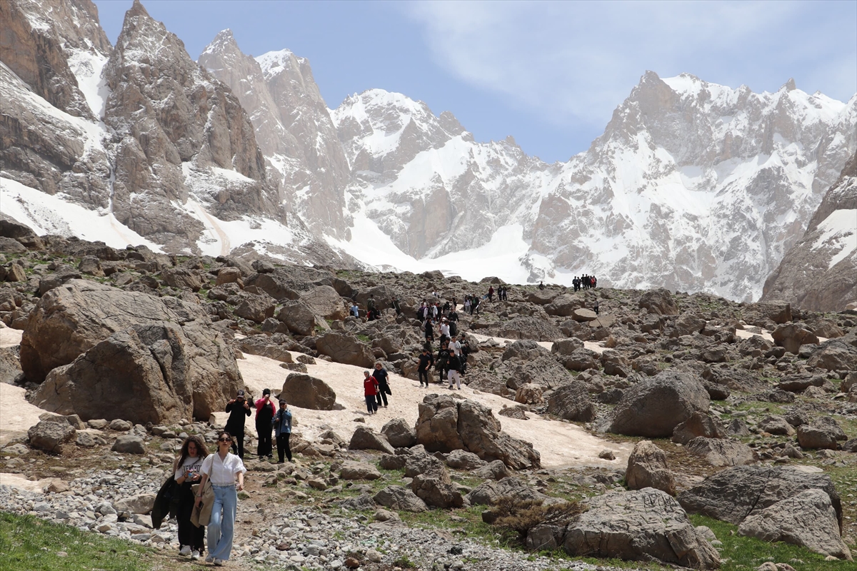 Hakkari'de öğrenciler doğa yürüyüşü yaptı