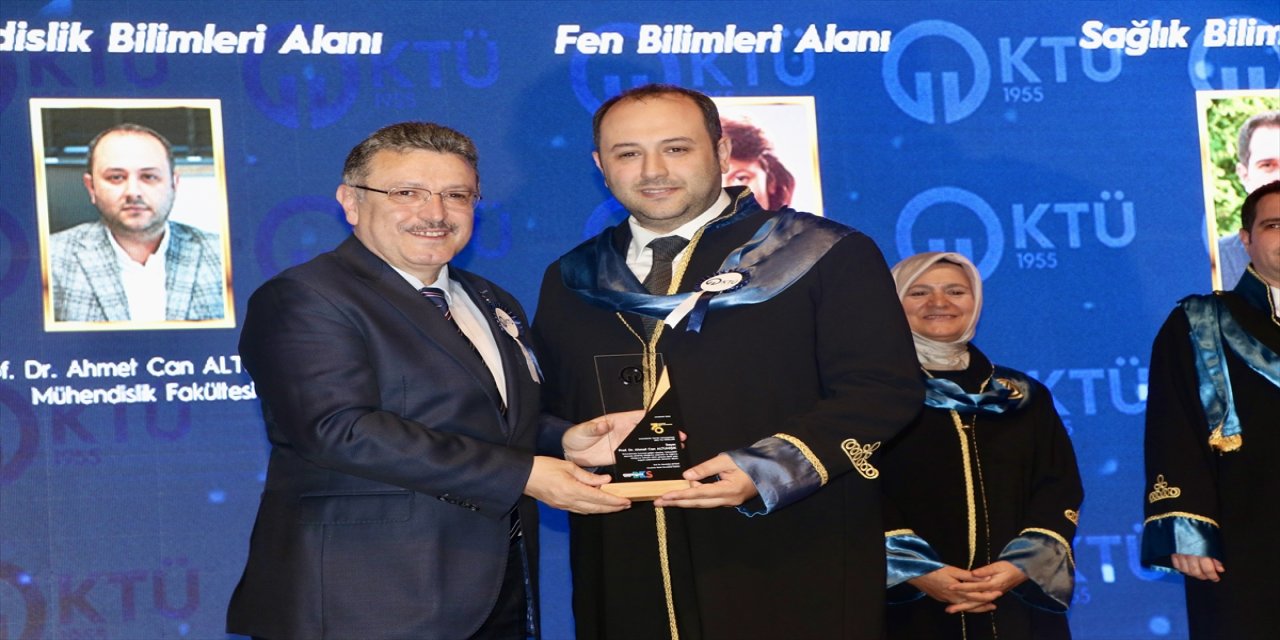 Adanalı gençler, geliştirdikleri iklim dostu robotlarla Finlandiya'da eğitim verdi