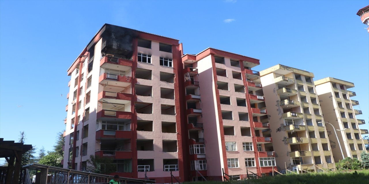 Rize’de tahliye edilen apartmanda yangın paniği