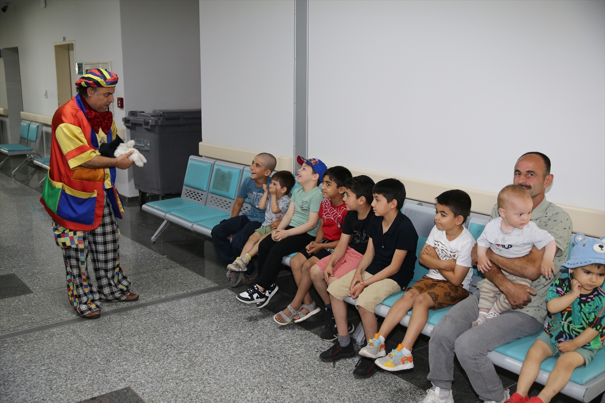 Antalya Vakıflar Bölge Müdürlüğü 44 çocuk için sünnet etkinliği düzenledi