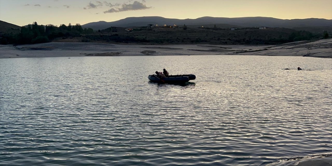 Niğde'de baraj gölünde kaybolan 13 yaşındaki çocuğun cansız bedenine ulaşıldı.