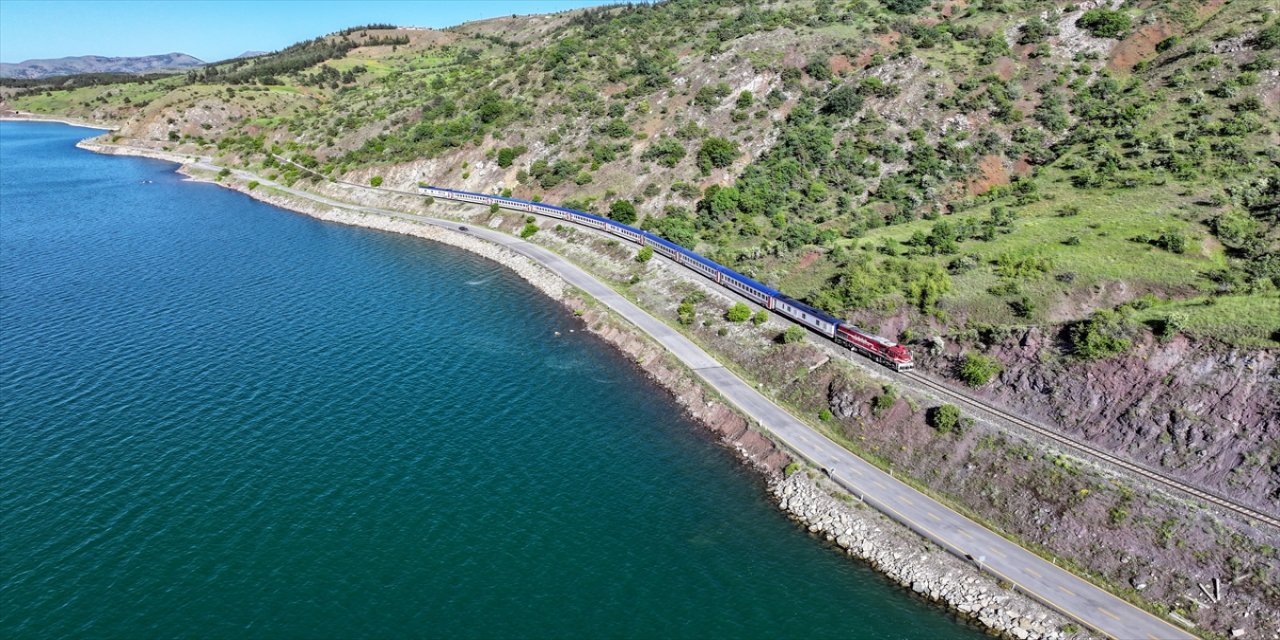 Turistik Diyarbakır Ekspresi, eşsiz manzaralar ve zengin kültürle dolu 8 seferlik sezonunu başarıyla tamamladı