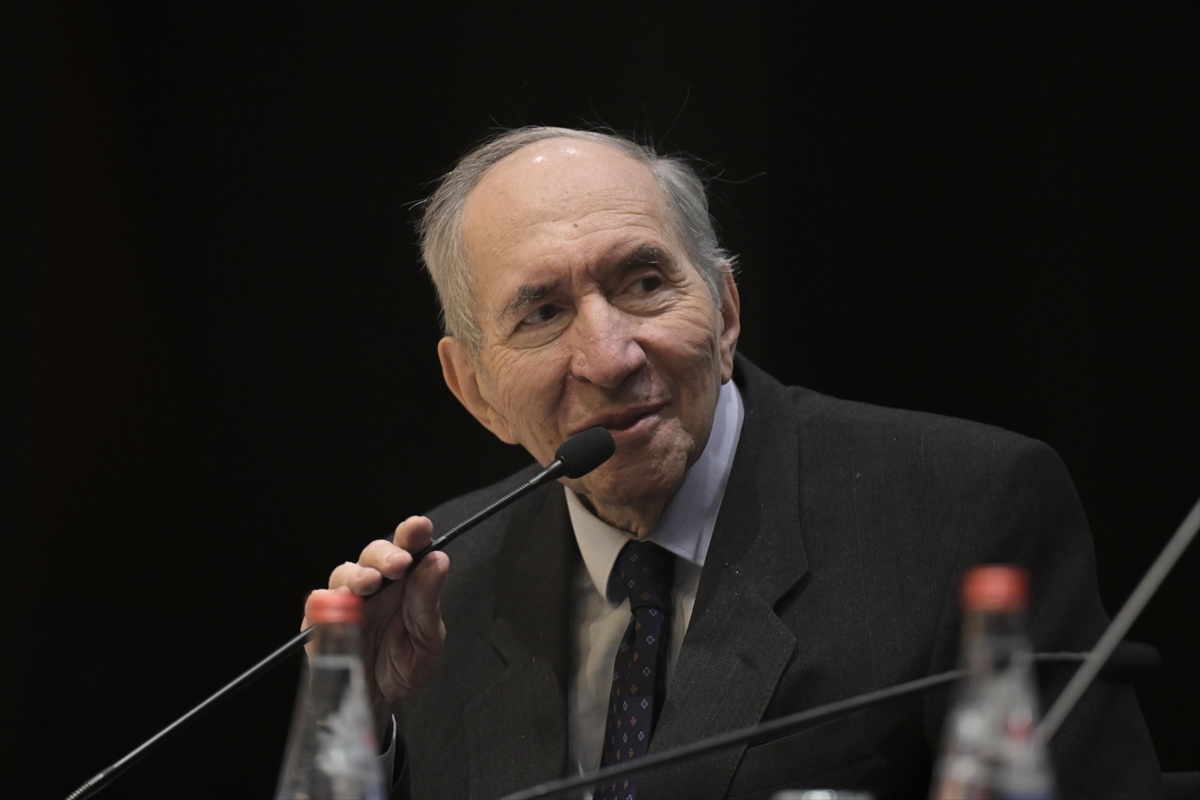 Ankara'da "Her Yönüyle Ecevit" paneli düzenlendi