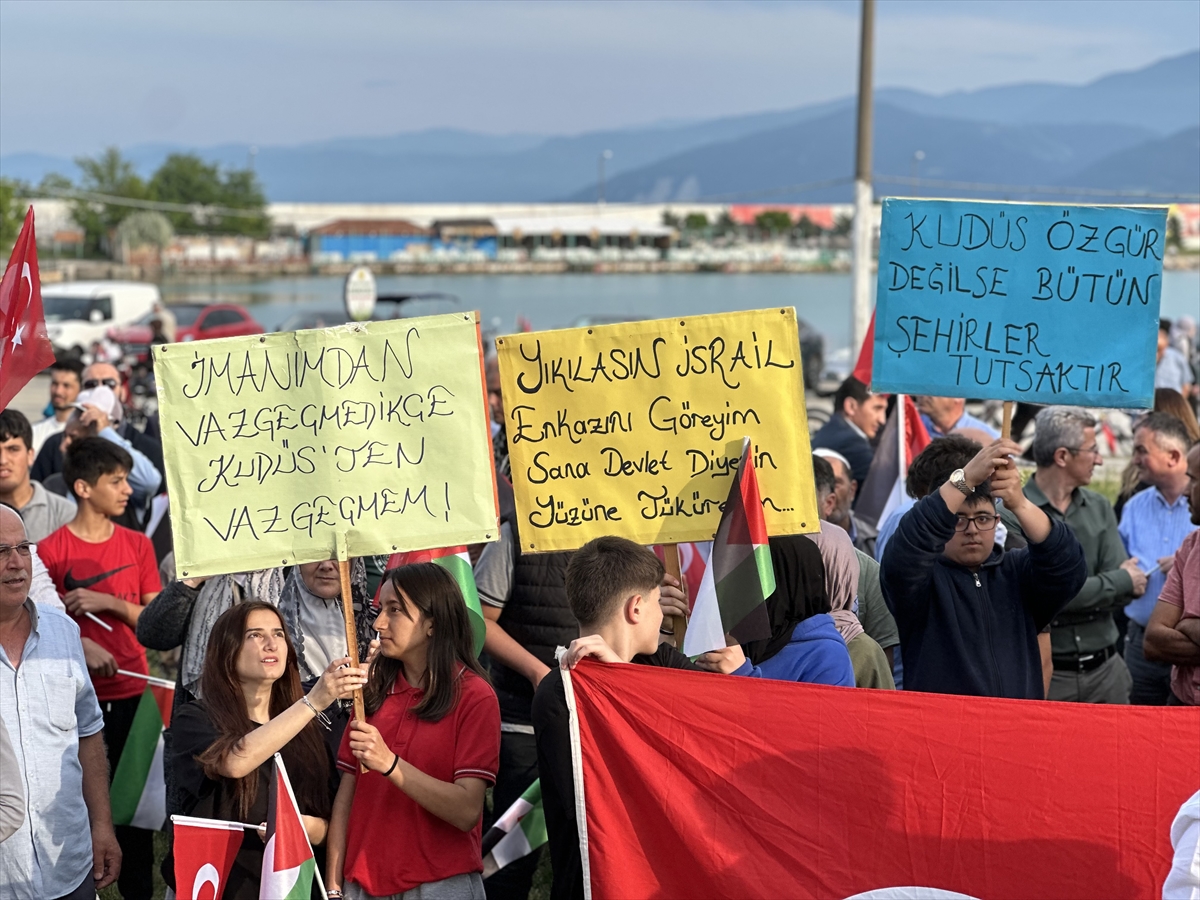 Gerze'de Filistin'e destek, İsrail'i protesto etkinliği düzenlendi