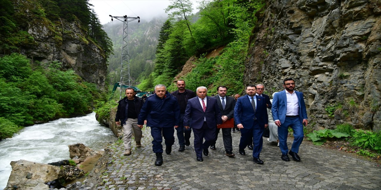 Trabzon’da dereye düşen 9 yaşındaki çocuğu arama çalışmaları beşinci gününde.