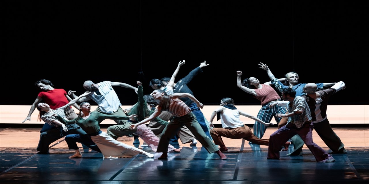 “Deliriyum” dünya prömiyerini yaptı: Dijital çağda benlik arayışı sahneye taşındı