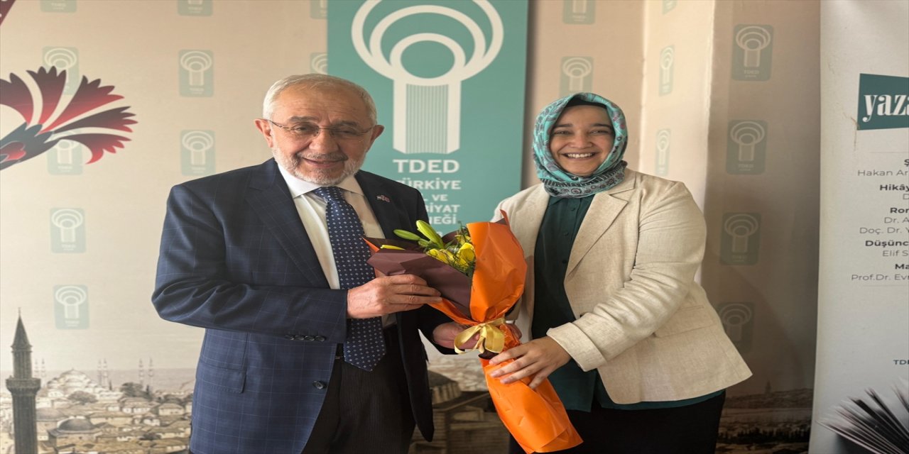 TDED Yazarlık ve Editörlük Mektebi mezunları belgelerini törenle aldı