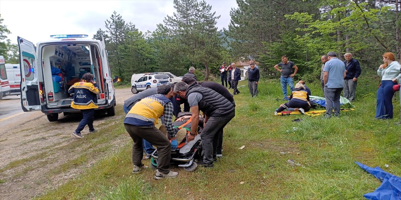 Safranbolu’da iki otomobil çarpıştı: 1’i çocuk 8 yaralı