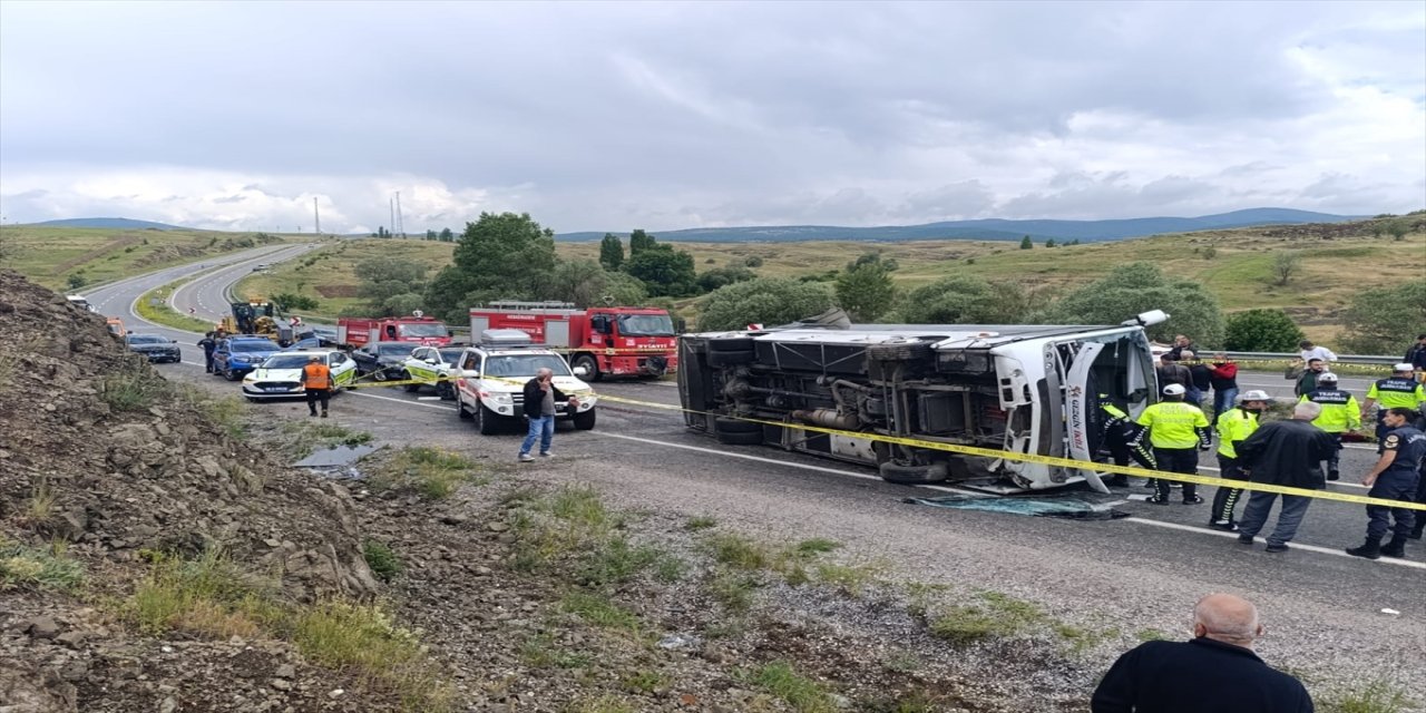 Yozgat'ta Cenazeden Dönen Midibüs Devrildi: 2 Ölü, 15 Yaralı