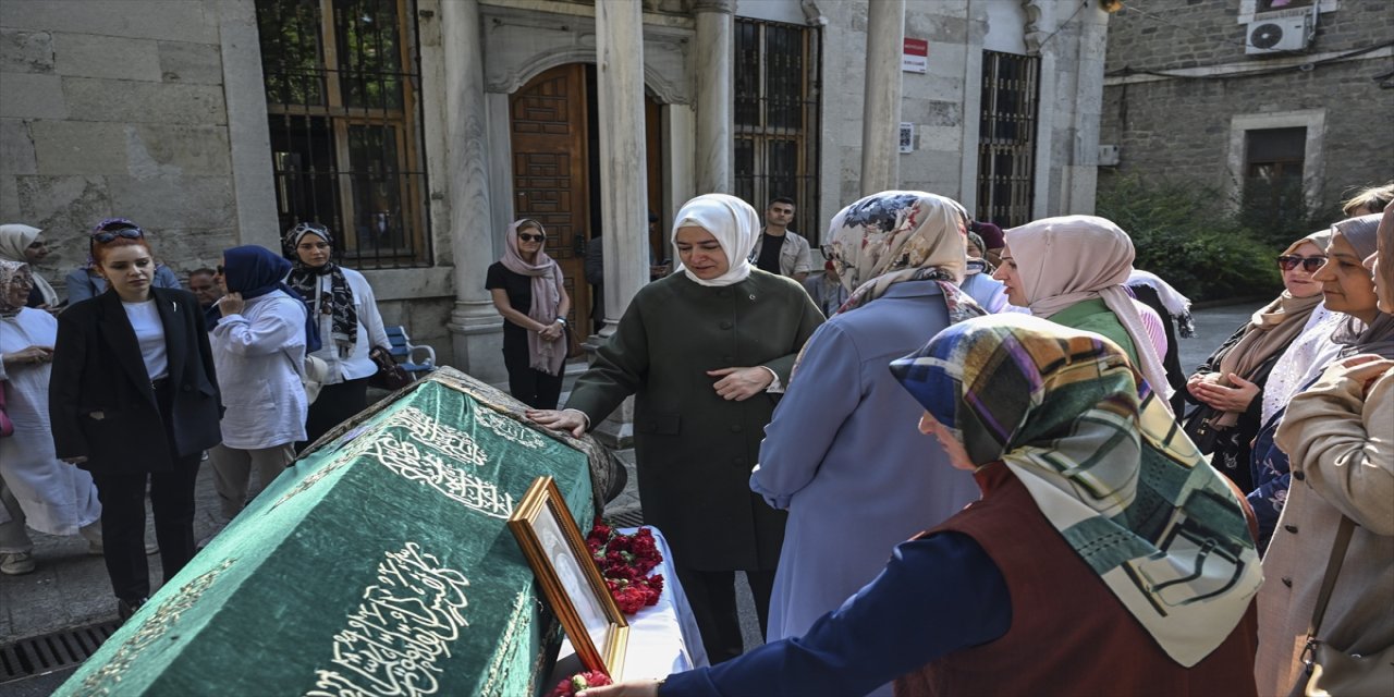 “Kimsem yok” diyen Suzan Teyze son yolculuğuna uğurlandı