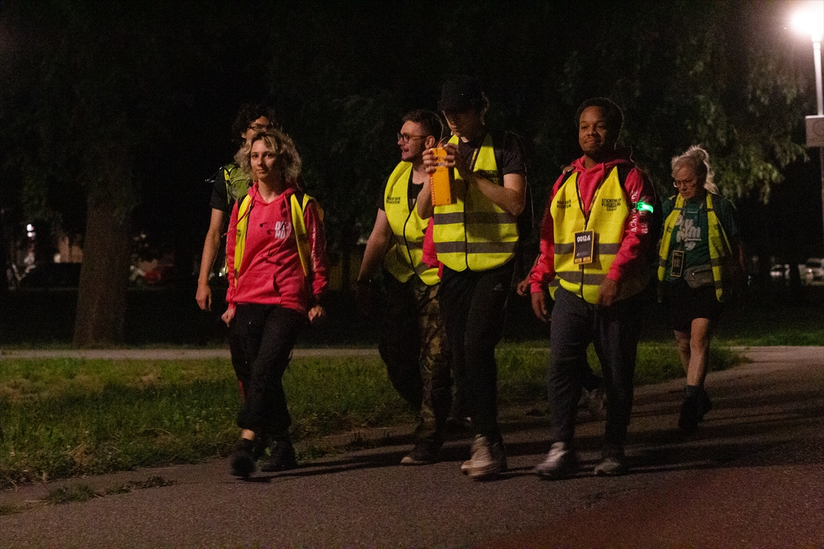 Hollanda'da binlerce kişi mültecilere destek için 40 kilometre yürüdü