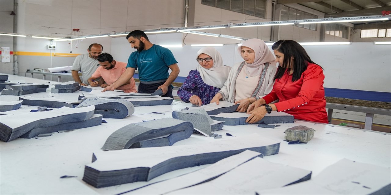 Diyarbakırlı Kadınlar Atık Kumaşlardan Çocuklar İçin Giysi Üretiyor