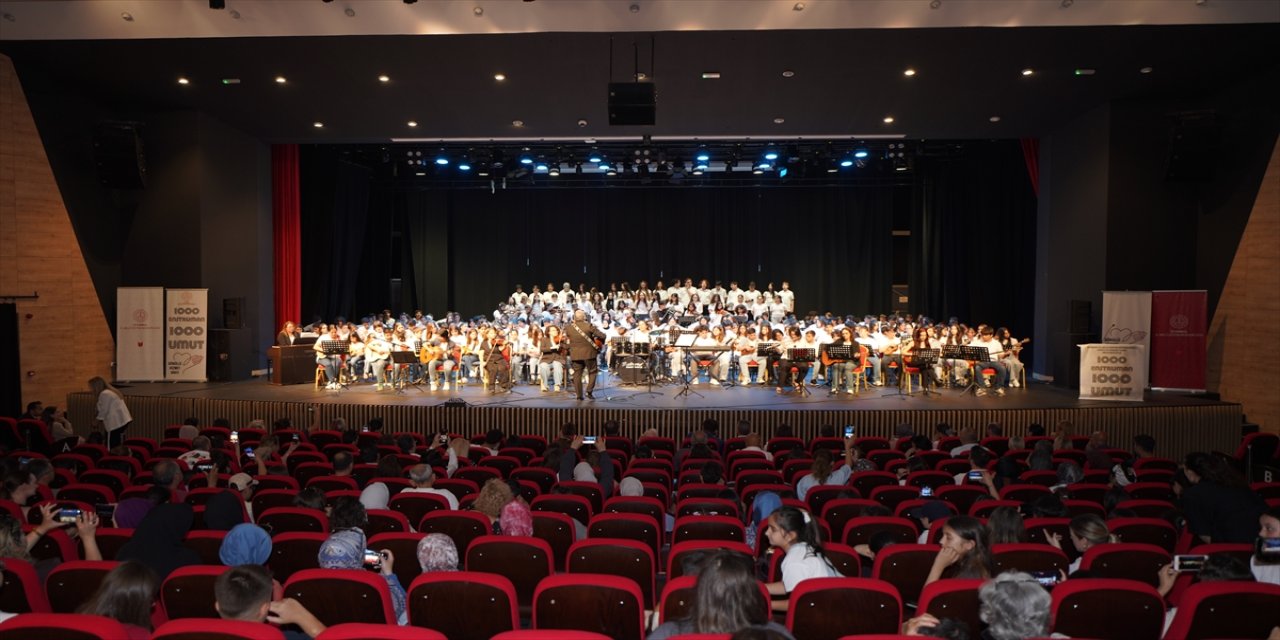 İstanbul’da “1000 Enstrüman 1000 Umut” Konseriyle Çocuklar Sanatla Buluştu