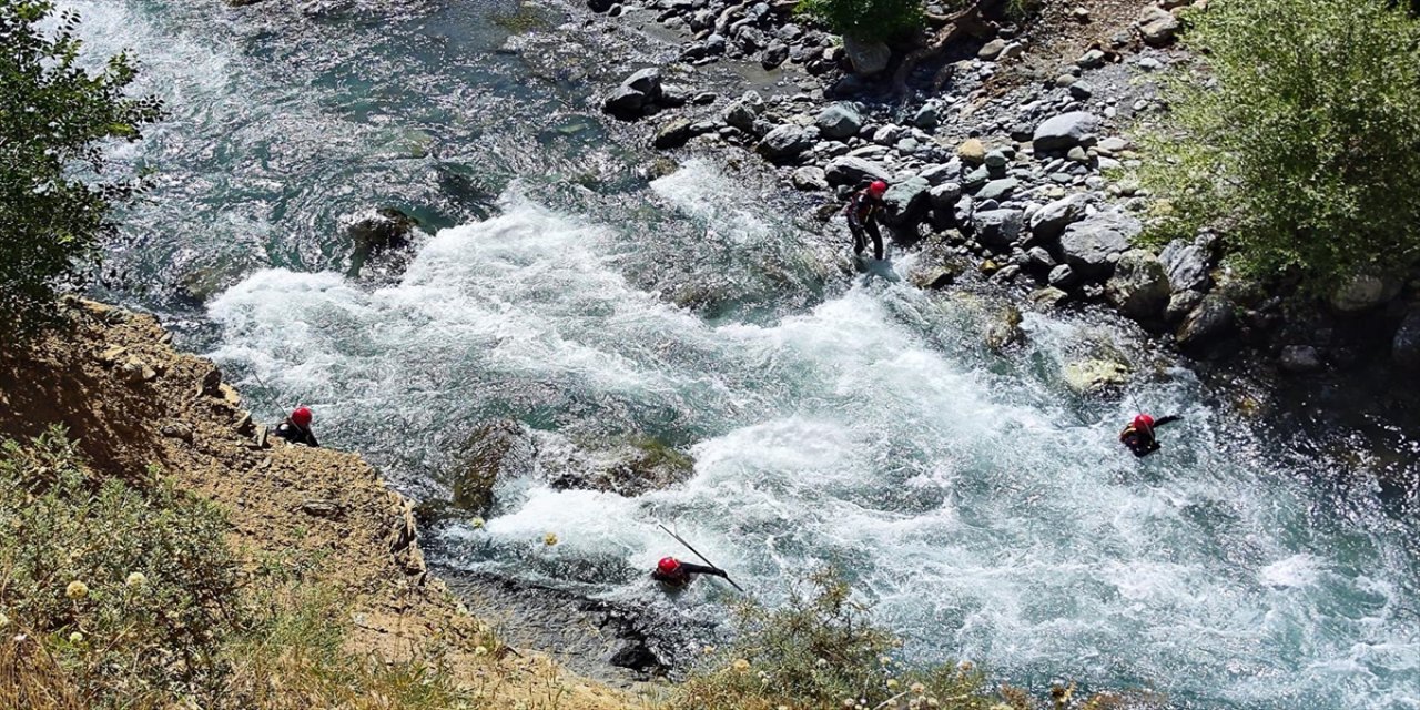 Avaşin Deresi'nde kaybolan Neçir Kom için arama çalışmaları yeniden başladı