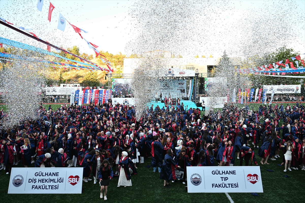 Sağlık Bilimleri Üniversitesi Gülhane Külliyesinde mezuniyet coşkusu