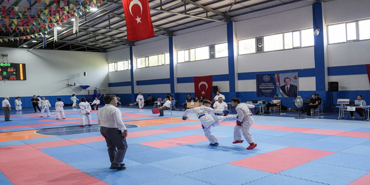 Çermik’te karate turnuvası sporcuları halayda buluşturdu