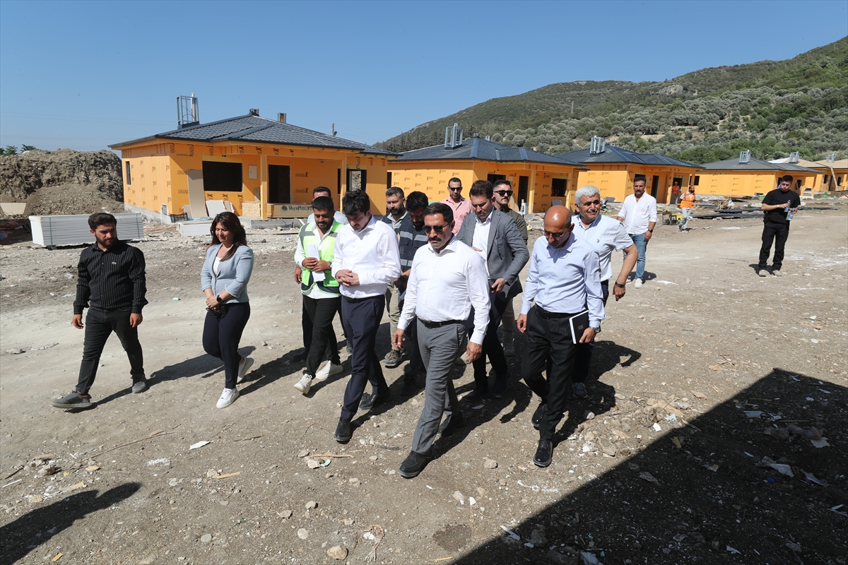 Hatay Defne'de kırsal afet konutlarının yapımı sürüyor