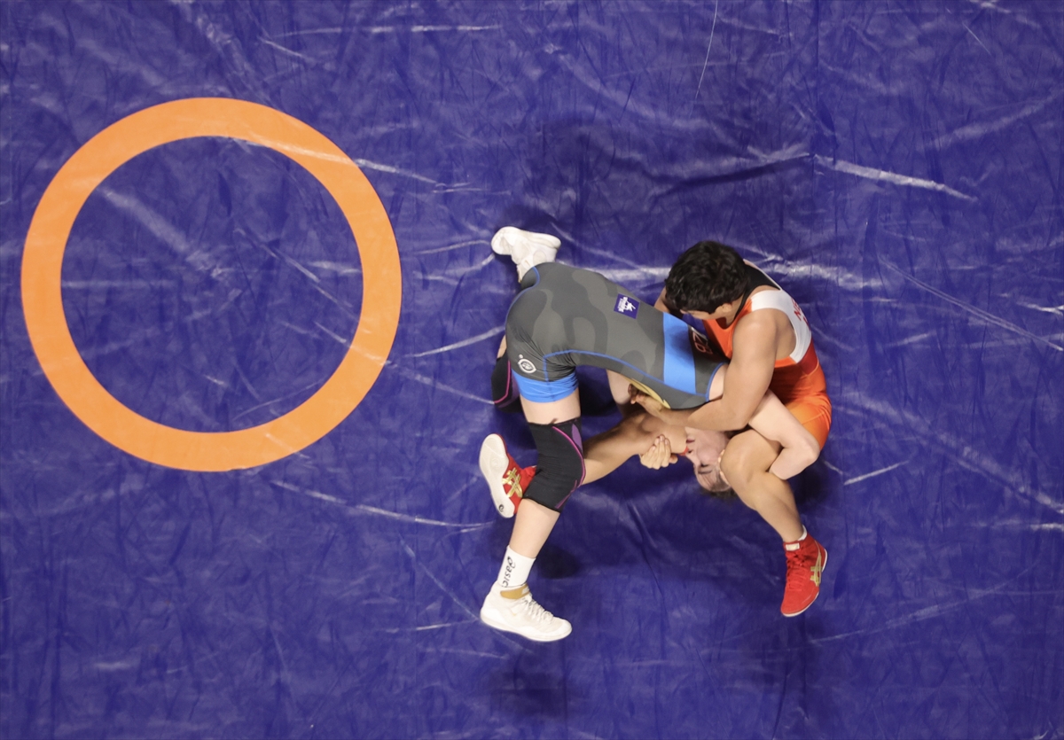 Uluslararası Yaşar Doğu, Vehbi Emre ve Hamit Kaplan Güreş Turnuvası başladı