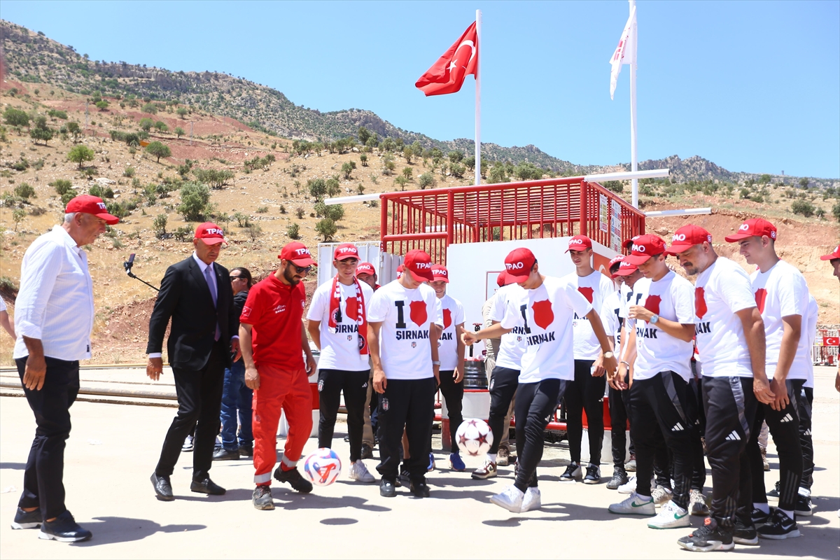 Beşiktaş U-16 Takımı, Gabar'daki petrol sahasını ziyaret etti