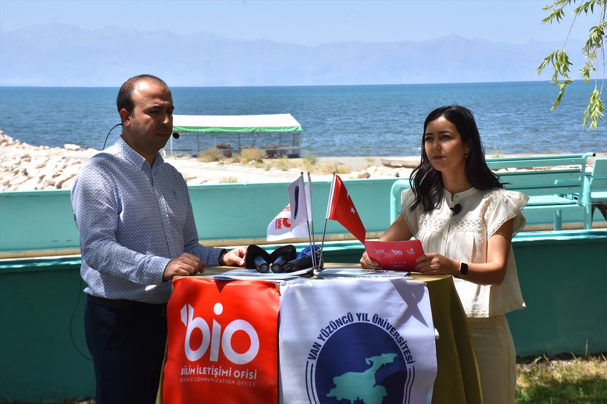 Van'da YÖK'ün "Bilim Kafe" etkinliğinde kent sakinlerine inci kefalinin eşsiz yolculuğu anlatıldı