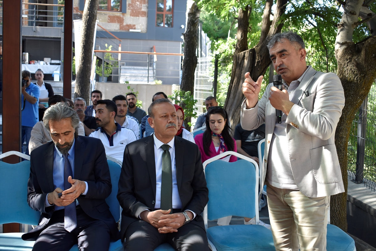 Bitlis'te "Bilim Kafe" etkinliğinde "Turizmde Akıllı Dönüşüm" konuşuldu