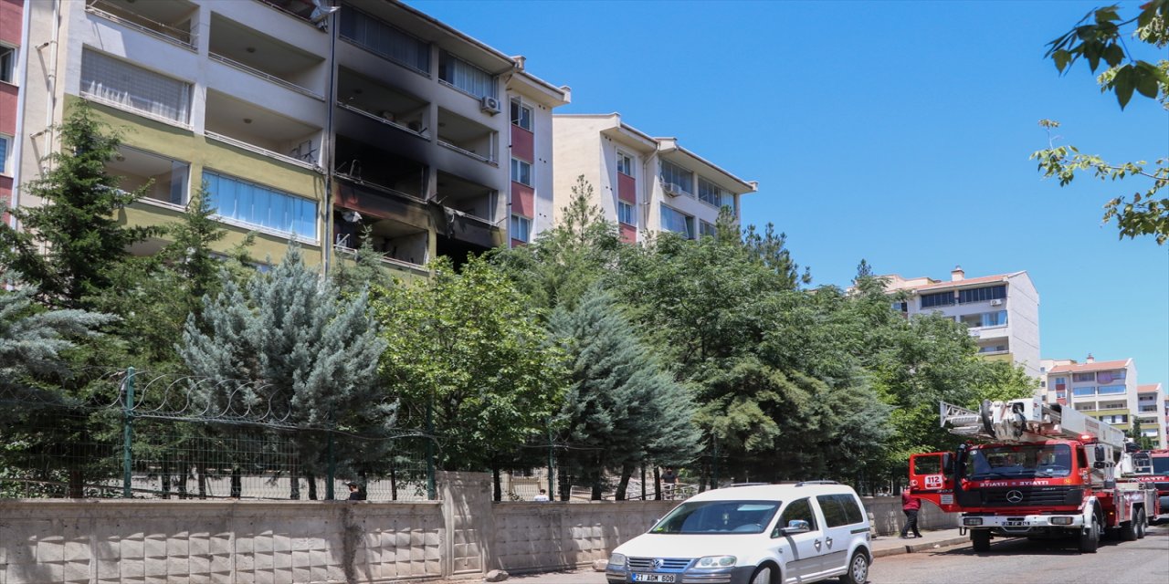 Diyarbakır’da Binada Yangın: Dumandan Etkilenen 3 Kişiden Biri Hastaneye Kaldırıldı
