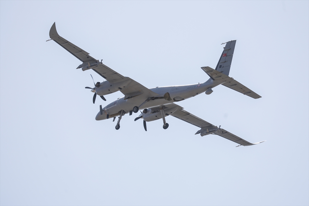 Bayraktar AKINCI, hava hedeflerini KEMANKEŞ 1 ile vurdu