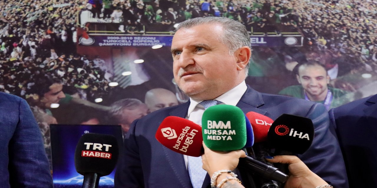 Bakan Osman Aşkın Bak’tan Bursaspor’a Ziyaret: “Süper Lig, Bursaspor’u Hasretle Bekliyor”