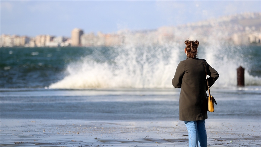 Marmara ile Ege için kuvvetli rüzgar ve fırtına uyarısı