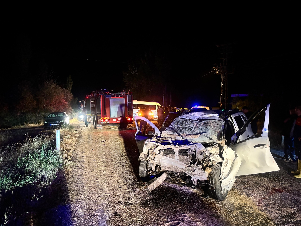 Çorum’da cip ile traktörün karıştığı kazada 5 kişi yaralandı