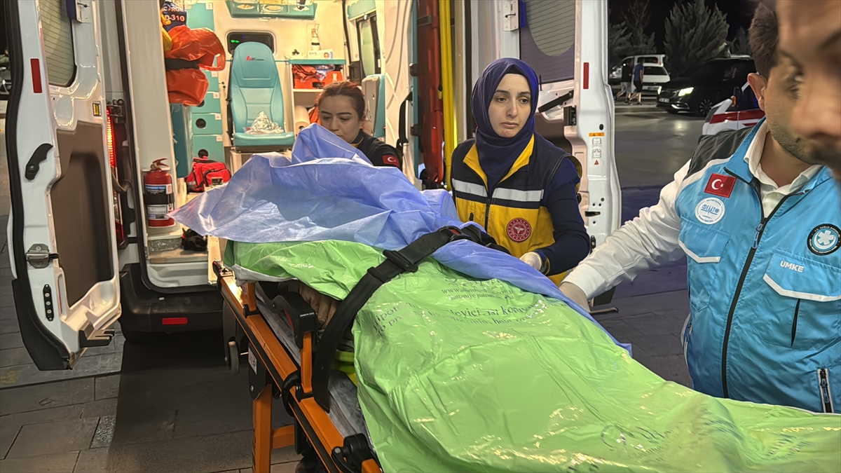 Hasan Dağı'nda yaralanarak mahsur kalan Türk Kızılay Ankara Şube Başkanı Sılay, helikopterle kurtarıldı