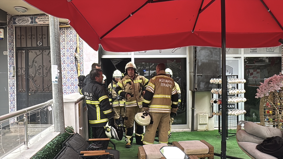 Kütahya'da emlak ofisinin yer aldığı otelin zemin katındaki yangında 10 kişi dumandan etkilendi