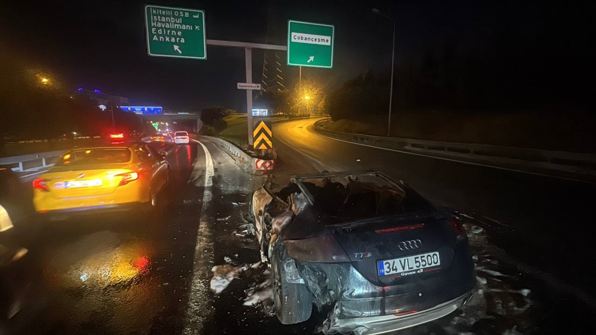 Bahçelievler'de seyir halindeki otomobilde çıkan yangın söndürüldü