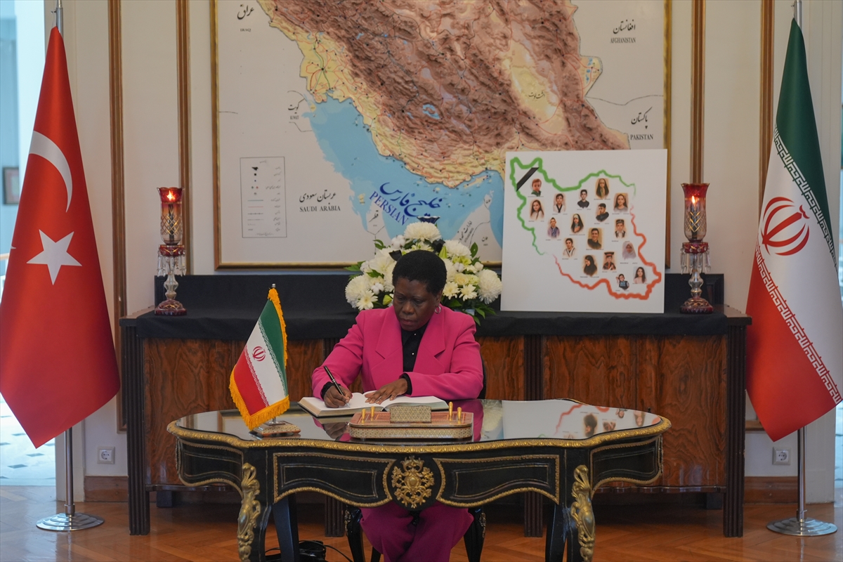 İran'ın Ankara Büyükelçiliğinde, taziye defteri açıldı