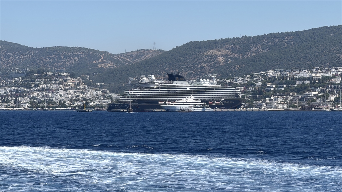 "Explora I" gemisi Bodrum'a 734 yolcu getirdi