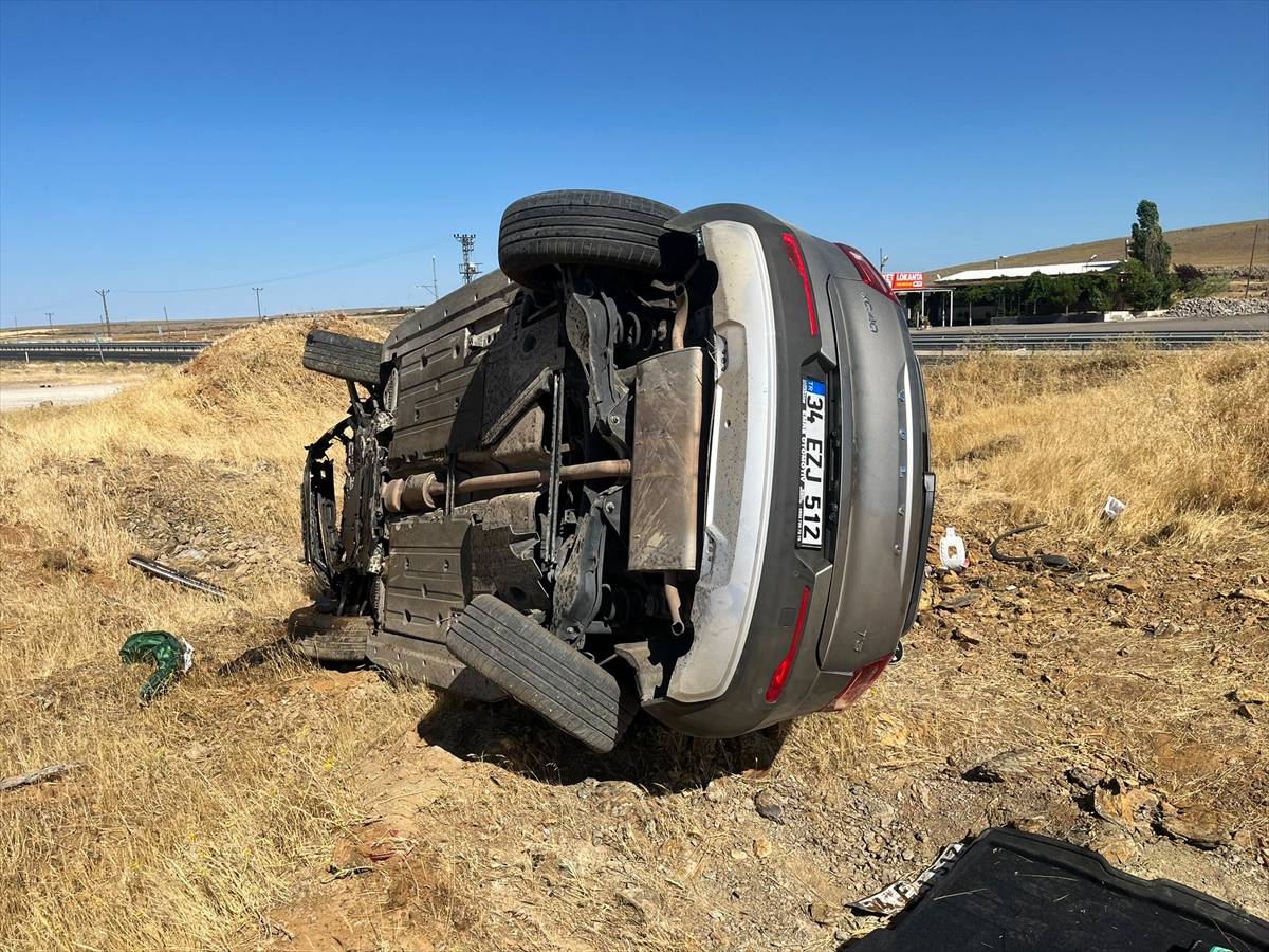 Şanlıurfa'da şarampole devrilen otomobildeki 1 kişi öldü, 1 kişi yaralandı