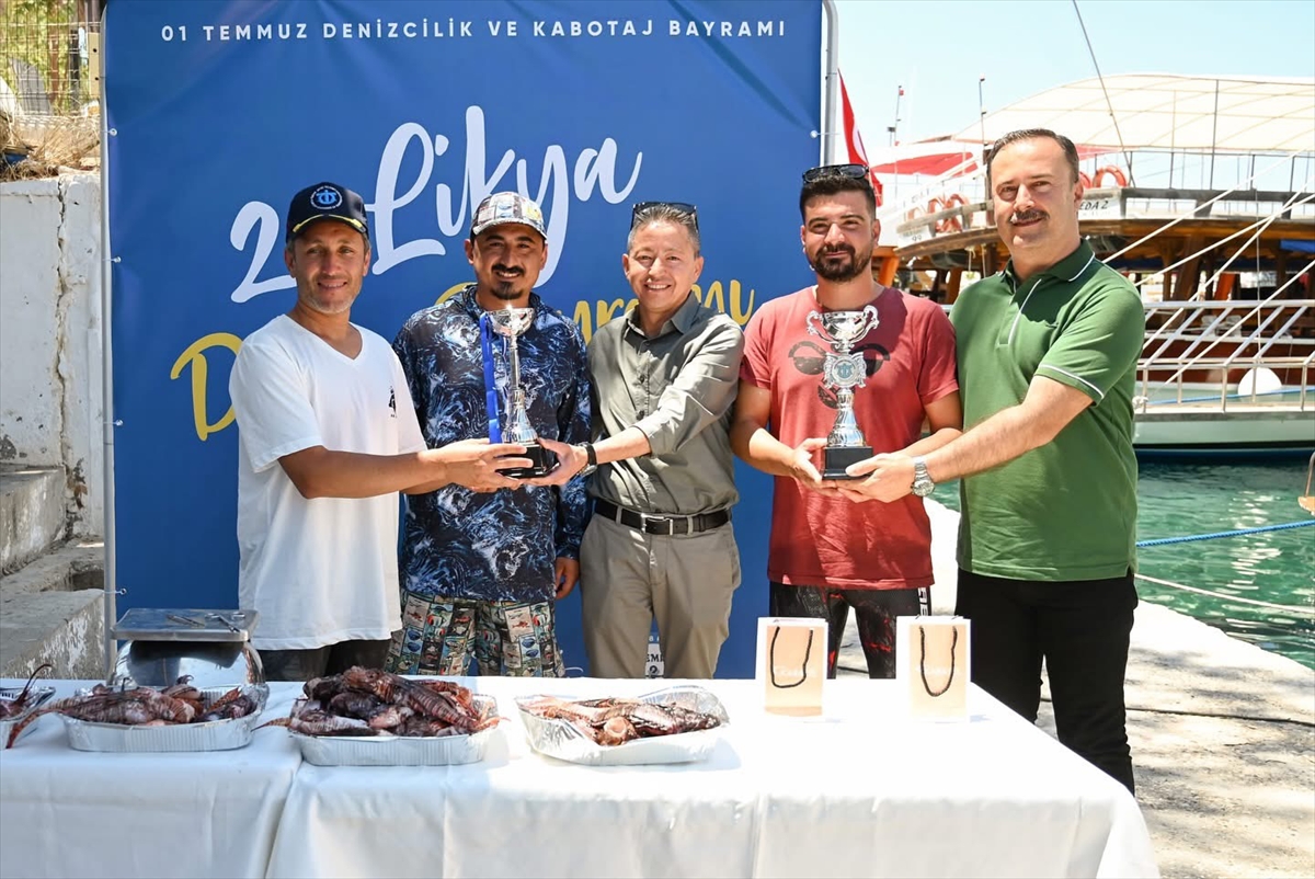 Antalya'da "Aslan Balığı Avlama Yarışması" düzenlendi