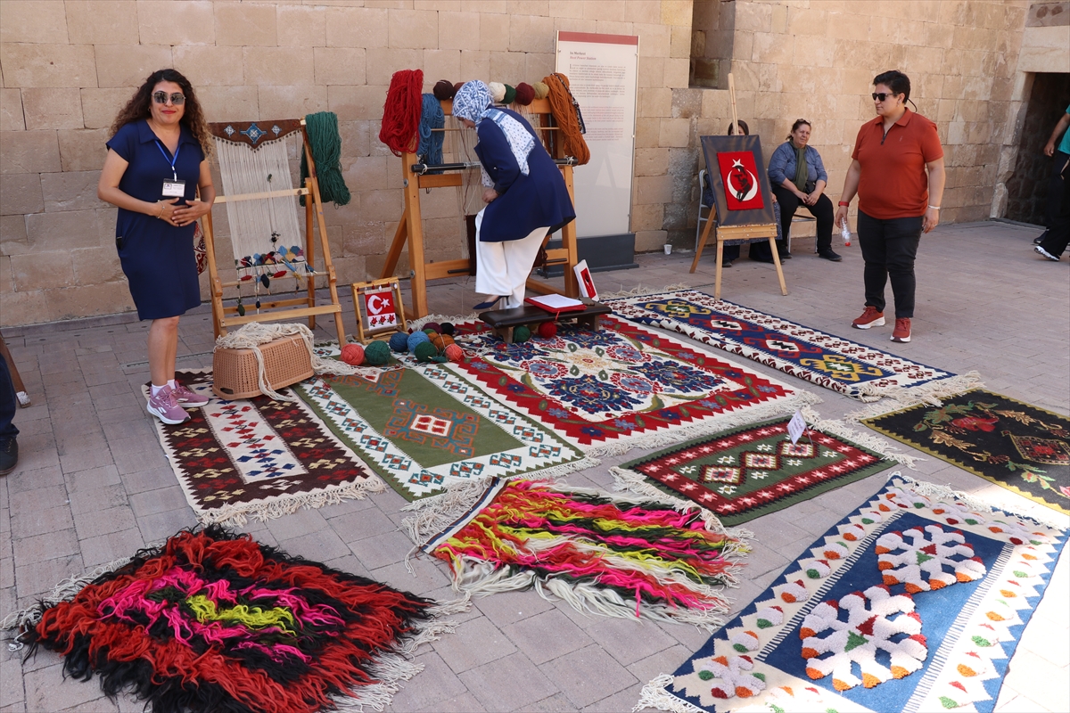 Ağrı'daki İshak Paşa Sarayı geleneksel Türk sanatlarına ev sahipliği yaptı