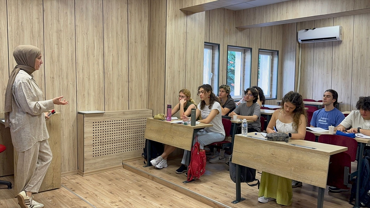 İstanbul'da destekleme ve yetiştirme kursları ile yaz okullarında eğitimler başladı