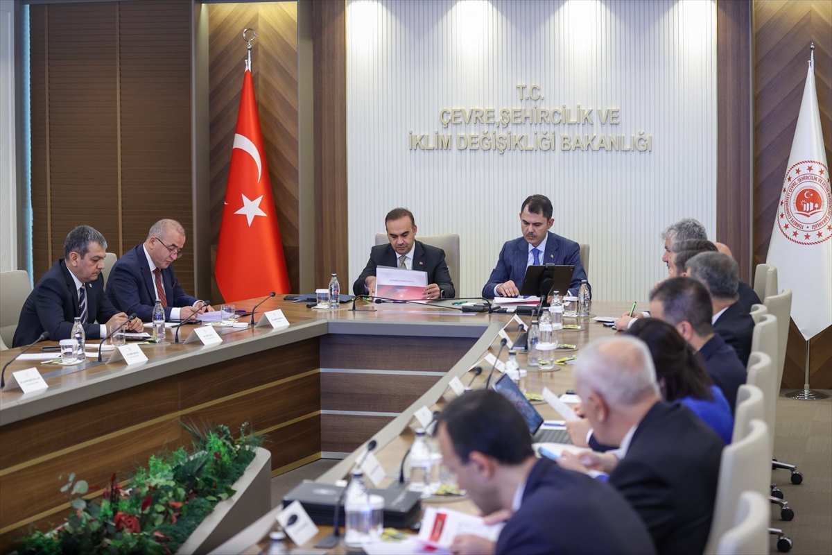 Bakanlar Kurum ve Kacır, Elazığ heyetiyle bir araya geldi