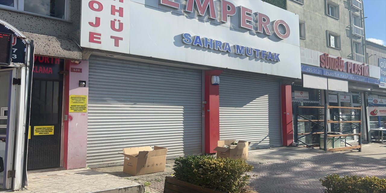 Ümraniye'de iş yerine el bombalı saldırı: 1 kişi yaralandı, o anlar kameraya yansıdı