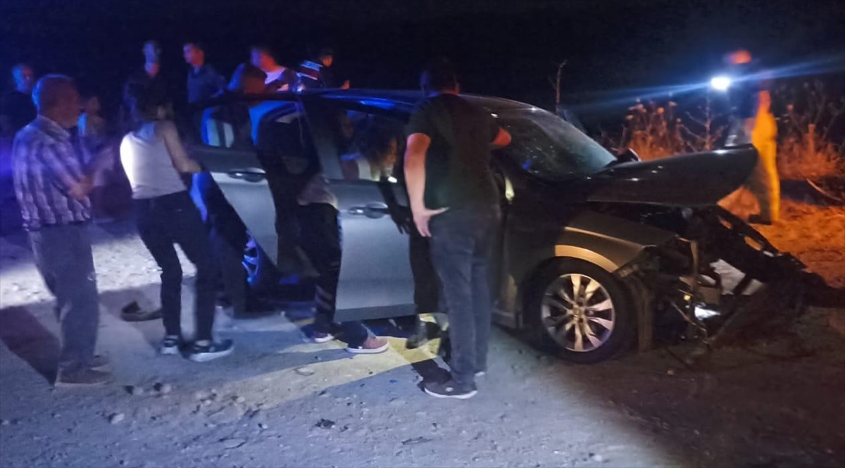 Balıkesir'de zincirleme trafik kazasında 3 kişi öldü, 6 kişi yaralandı