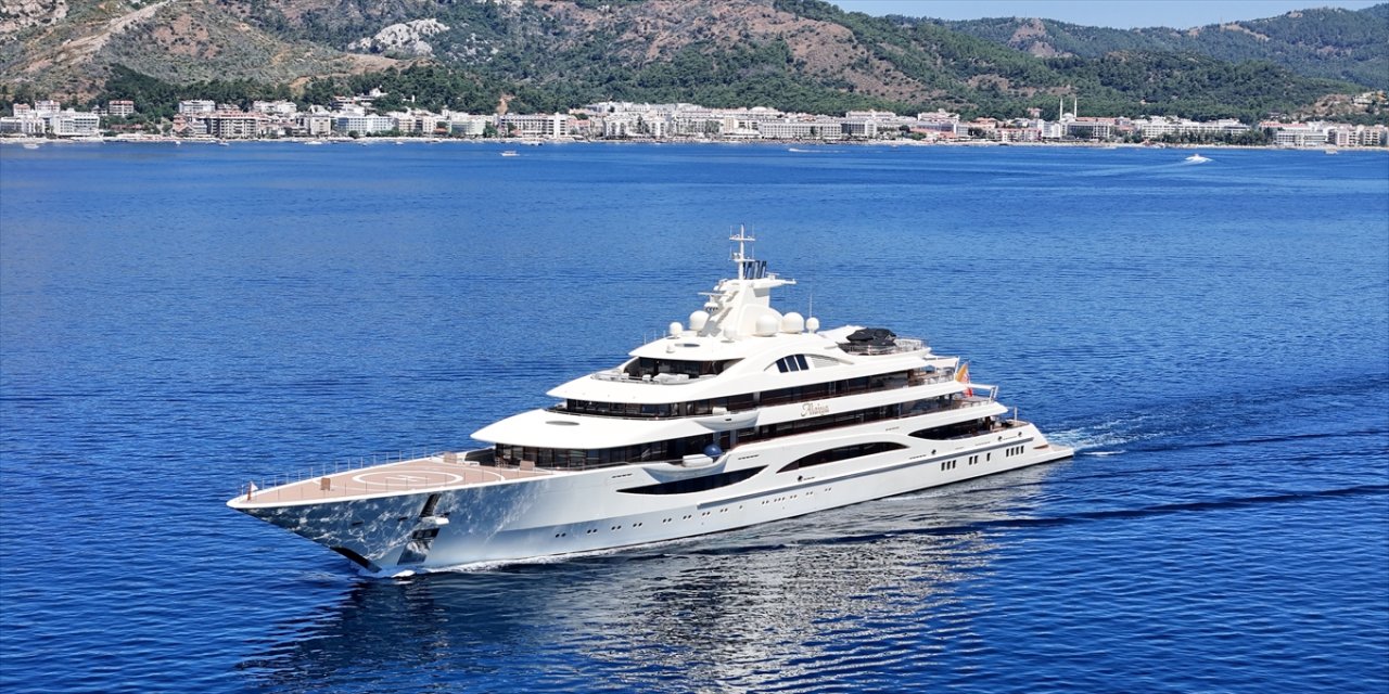 Ultra lüks yat “Alaiya” Marmaris’te yakıt ikmali yaptı, Atina’ya doğru yola çıktı