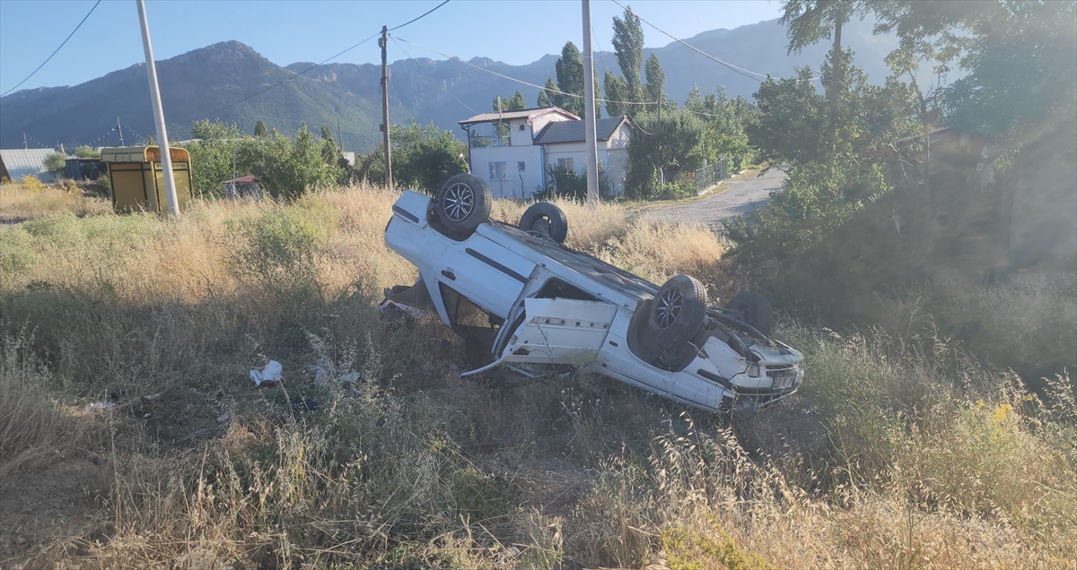 Konya'da devrilen otomobildeki 4 kişi yaralandı