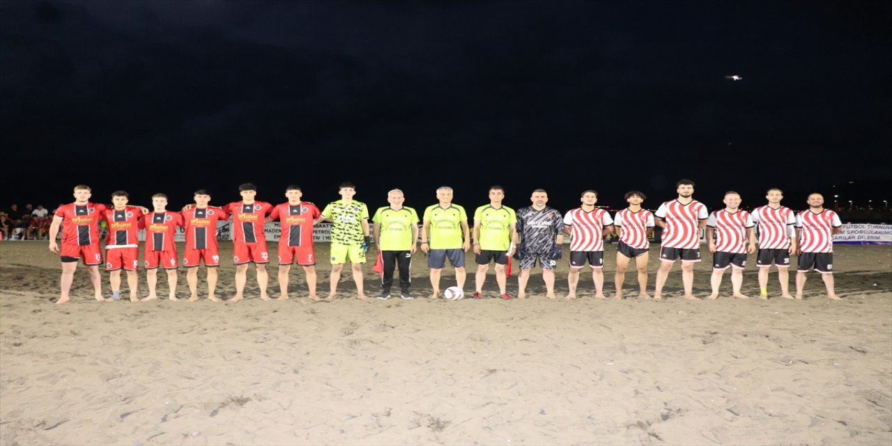 Ordu’da 34. Manyetik Kum Gece Futbol Turnuvası Deniz Kenarında Başladı