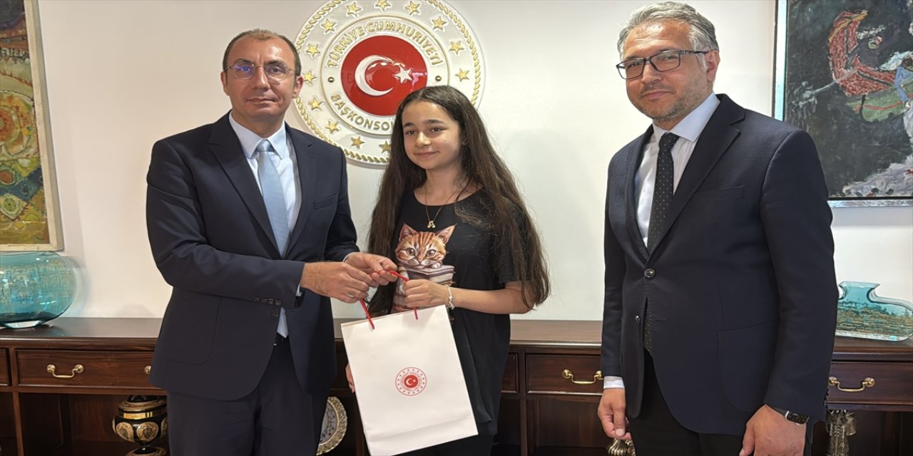 Berlin’de 550 Bin Öğrenciyi Geride Bırakan Ayla Uluçam’a Başkonsoloslukta Onur: “Hepimizi Gururlandırdı”