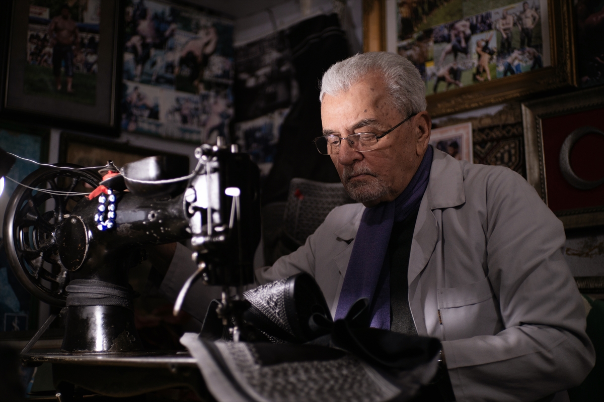 Kispet zanaatı unutulmasın diye iğneyi elinden bırakmıyor